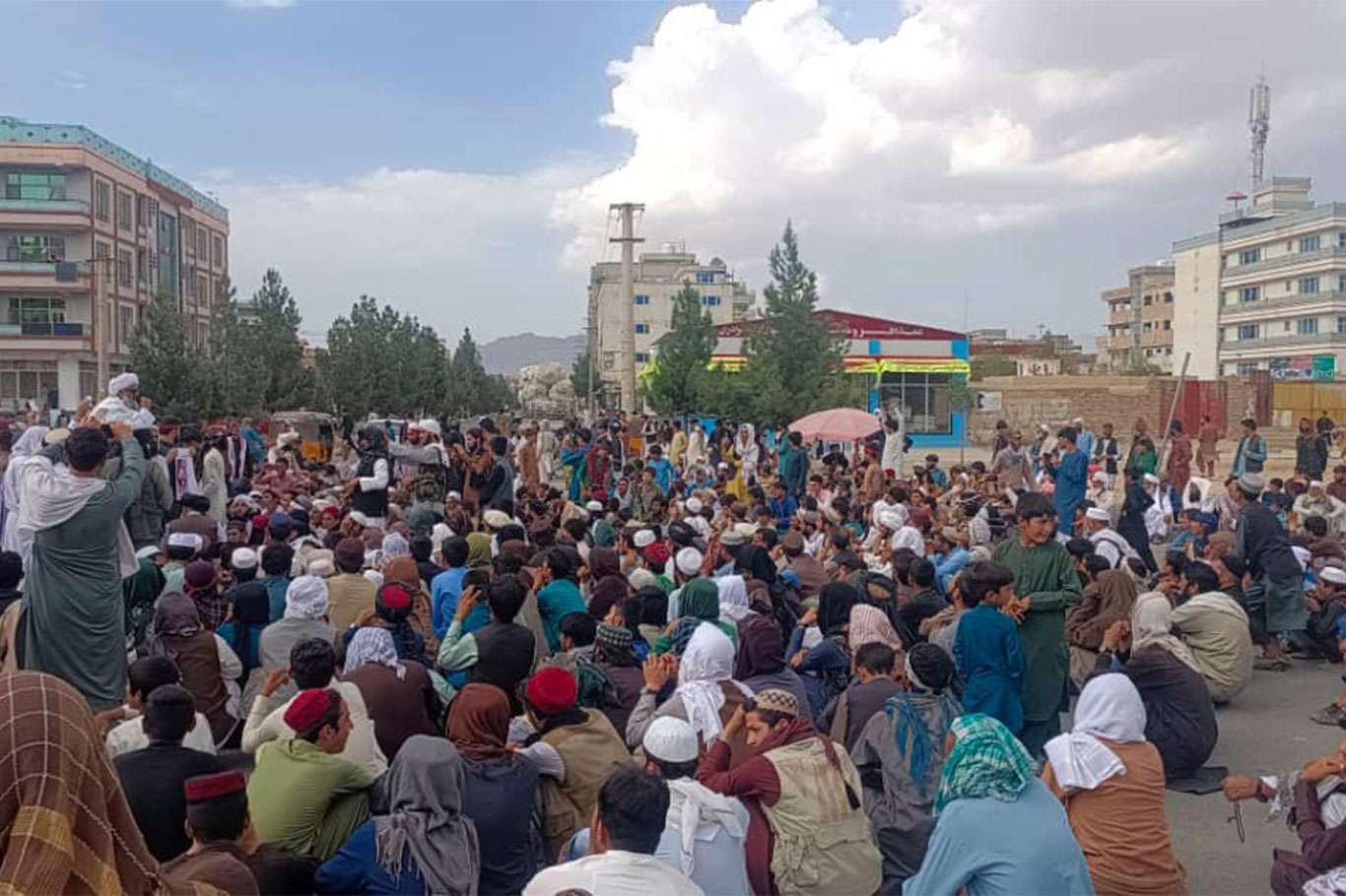 ABD'nin hava saldırısı Afganistan'da protesto edildi